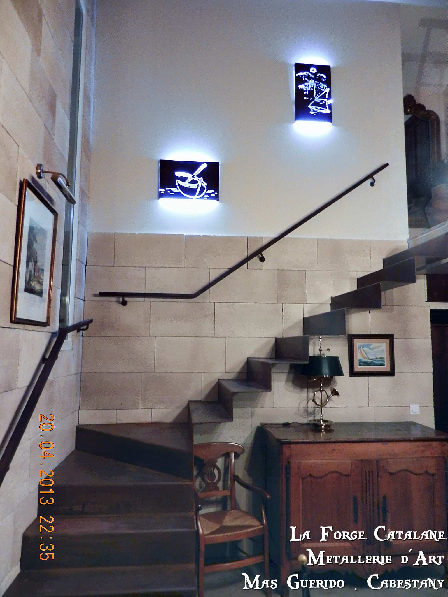 Escalier marches suspendues sans limons apparents 24 forge catalane.jpg